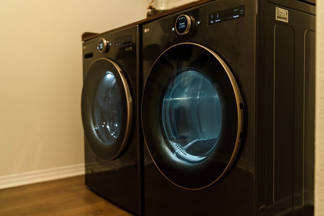 Building Photo - 36351 Elizabeth Ln