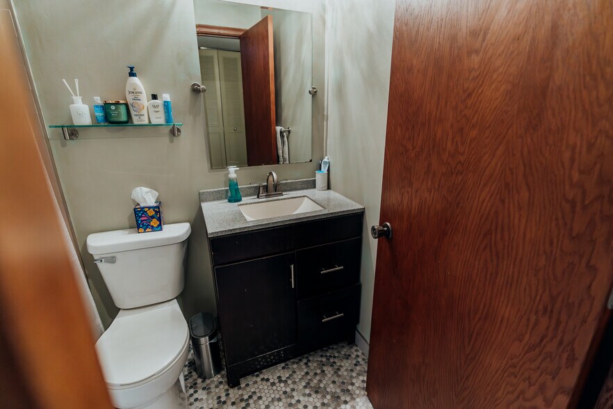 Building Photo - 2042 Louisiana Ave S