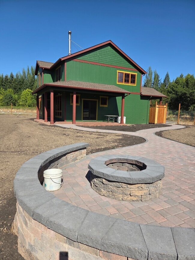 Building Photo - 8210 SW Broadmead Rd