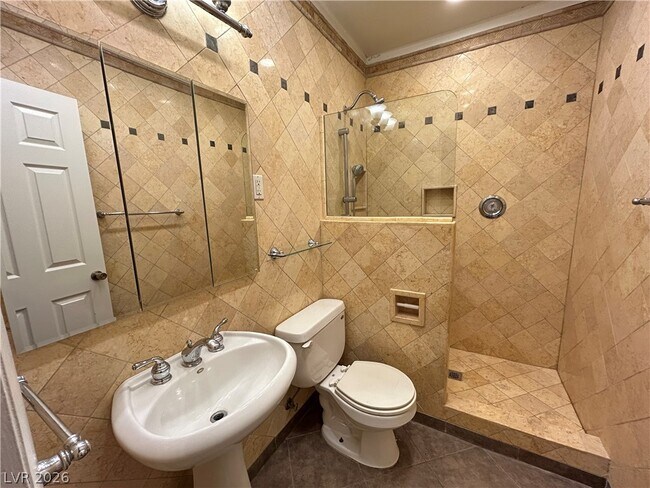 Building Photo - 3979 Avonwood Ave