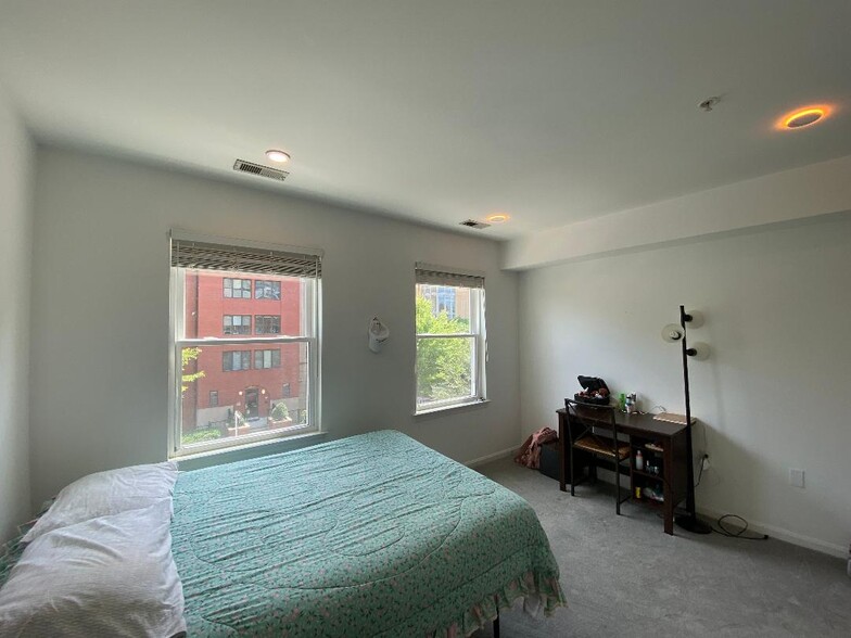 Building Photo - 1327 Belmont St NW