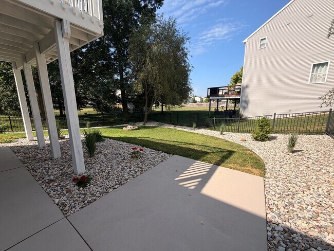 Building Photo - 1627 Hamlet Dr