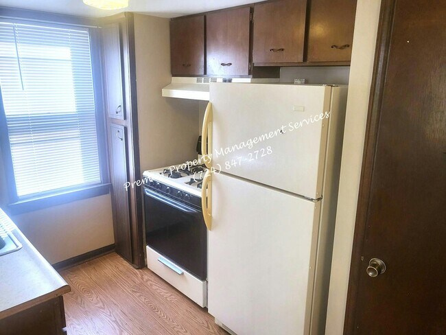 Building Photo - 919 6th Ave