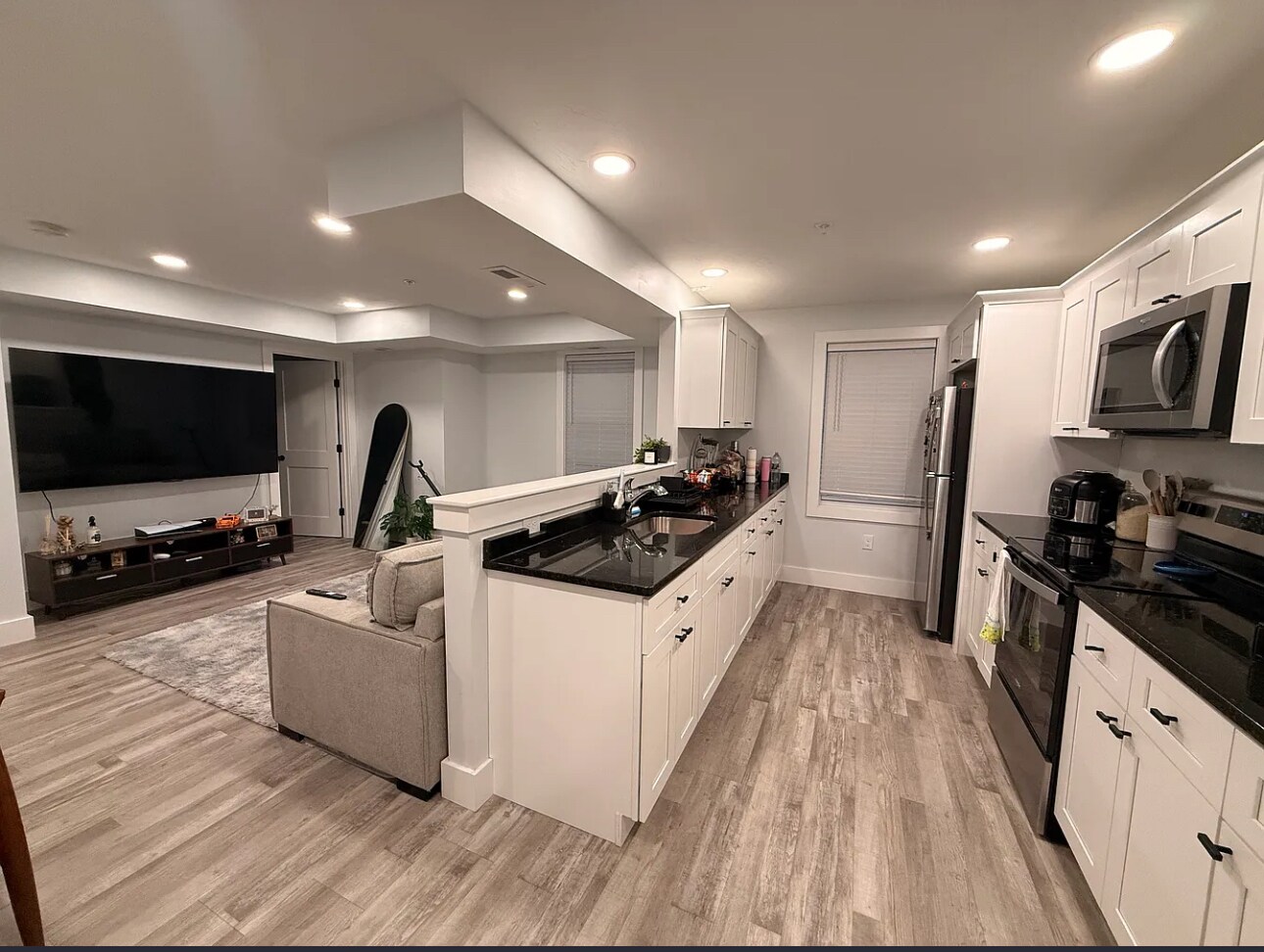 Building Photo - 143 Chelmsford St