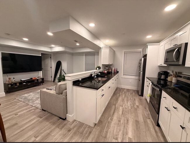 Building Photo - 143 Chelmsford St