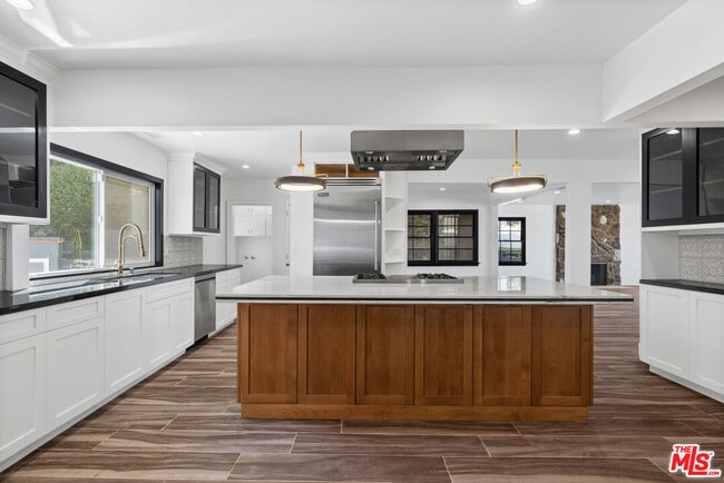 Building Photo - 5266 Veronica St