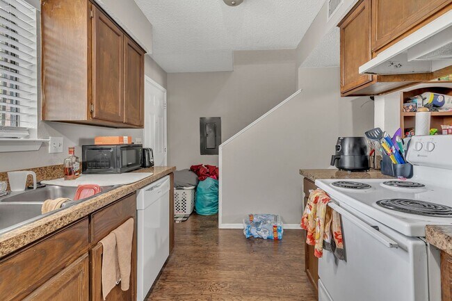 Building Photo - 3808-3814 Coates Circle