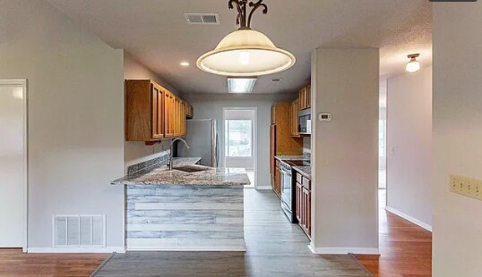 Building Photo - 16503 Fox Den