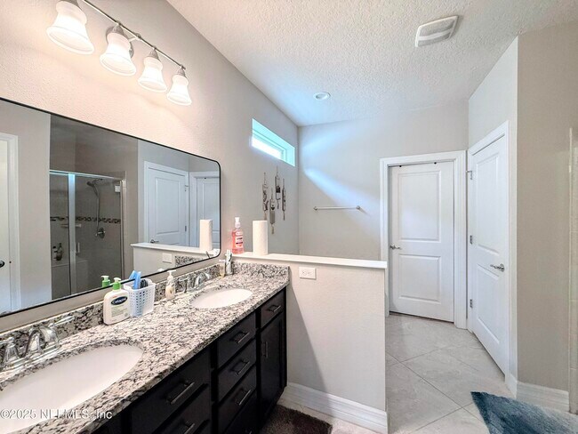 Building Photo - 119 Broomsedge Cir