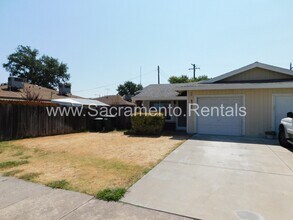 Building Photo - Orangevale 2bd/1ba Duplex with Garage