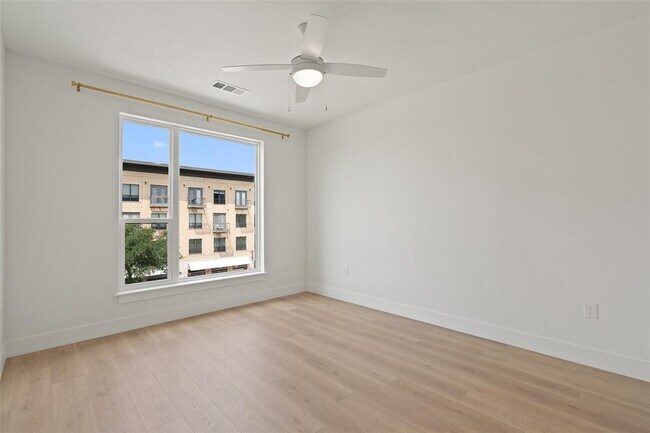 Building Photo - 1701 Simond Ave