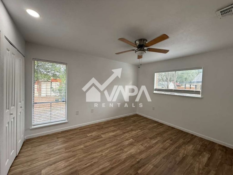 Building Photo - 13207 La Ventana St