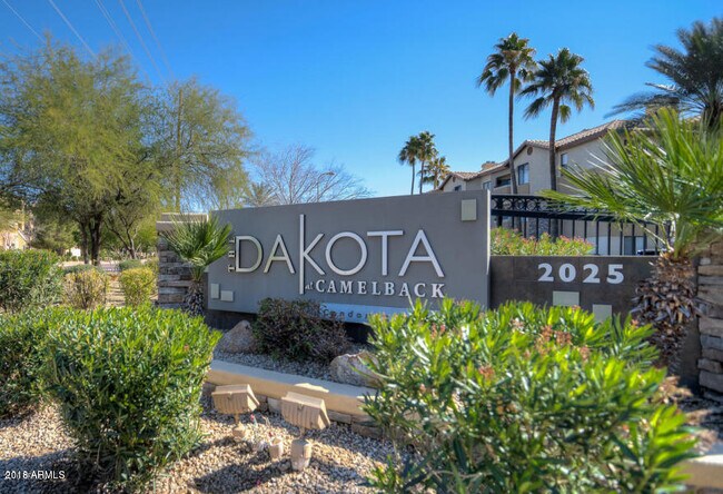 Building Photo - 2025 E Campbell Ave