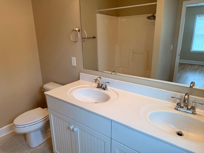 Building Photo - Home is located in Avendale-Rocky Point address but Topsail School District