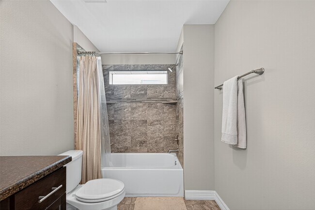 Building Photo - 1231 W 24th St