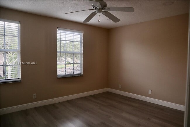 Building Photo - 8656 Southgate Shores Cir