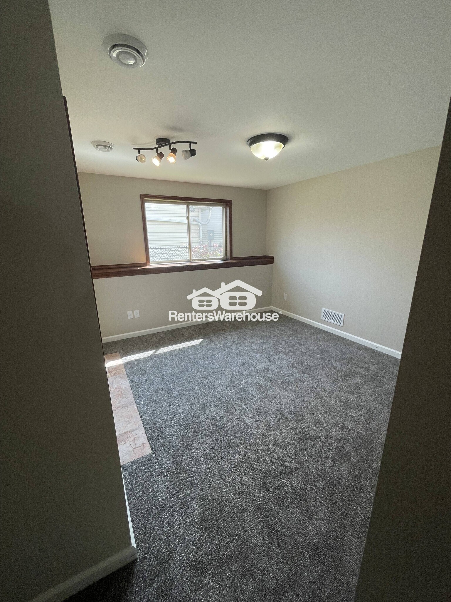 Building Photo - 6311 Fairway Dr NW