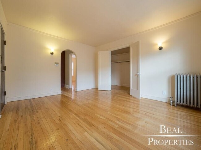 Building Photo - 1 bedroom in CHICAGO IL 60625