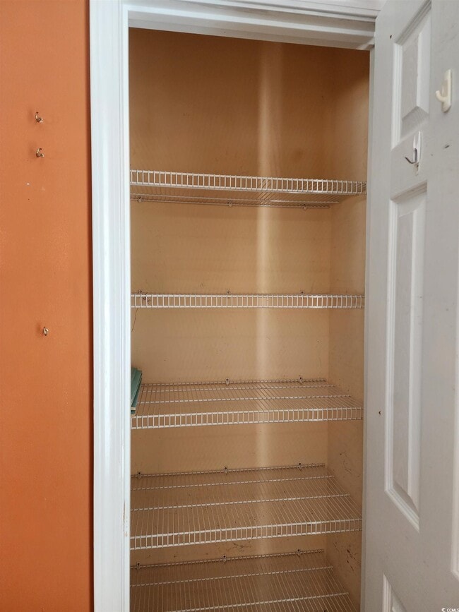 Building Photo - 2360 Clandon Dr