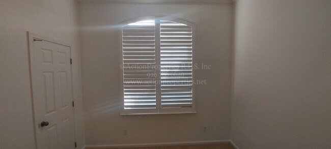 Building Photo - Rocklin  Highland Park  3 bedroom 2 bathroom, Great Room Floor Plan with Tile Flooring,  Fenced Yard