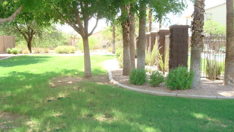 Building Photo - 1143 S Amandes