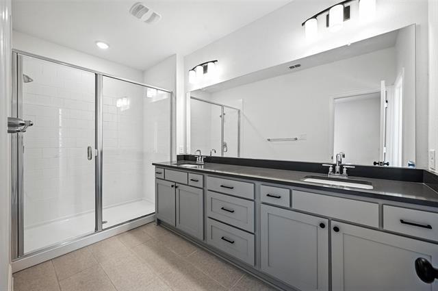 Building Photo - 2528 Campden Mews