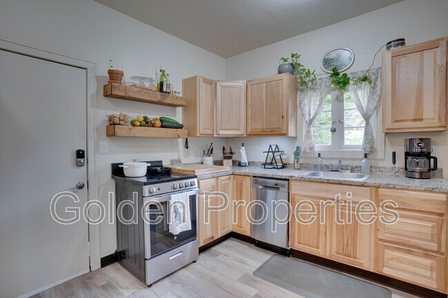 Building Photo - 944 N 7th St