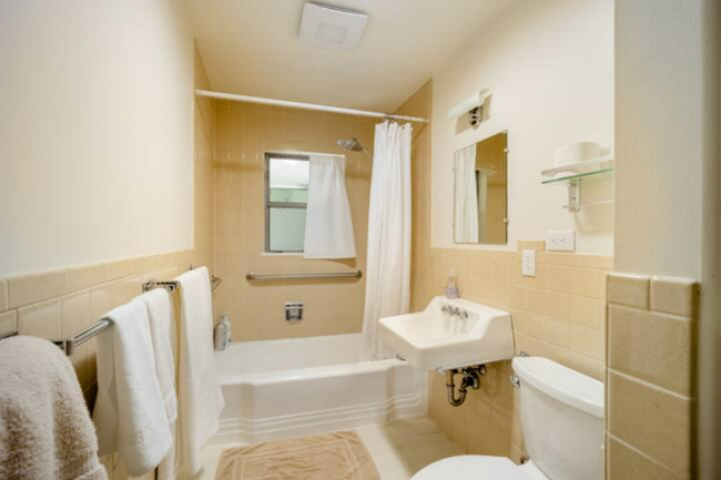 Building Photo - 2102 Mariposa Ave