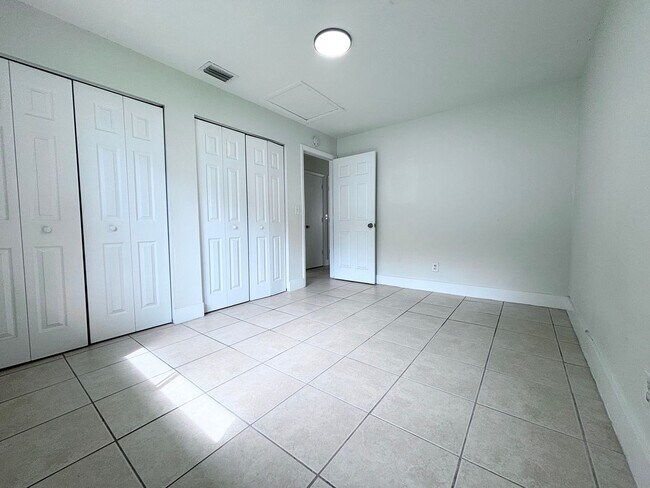 Building Photo - 4265 Desoto Ave