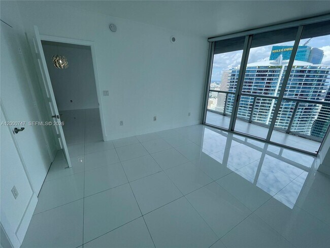 Building Photo - 475 Brickell Ave