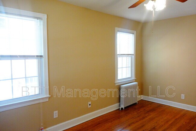 Building Photo - 8401 Greenwood Ave