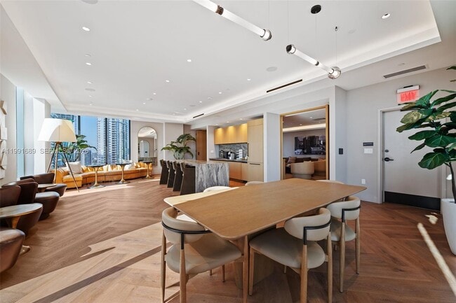 Building Photo - 121 NE 5th St