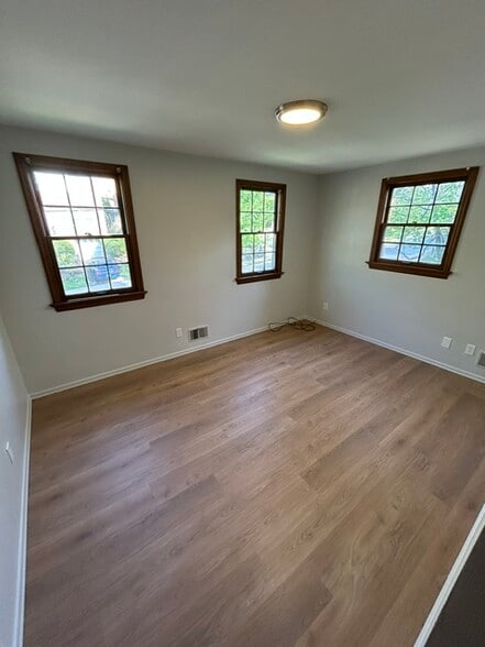 Building Photo - 412 Anawanda Ave