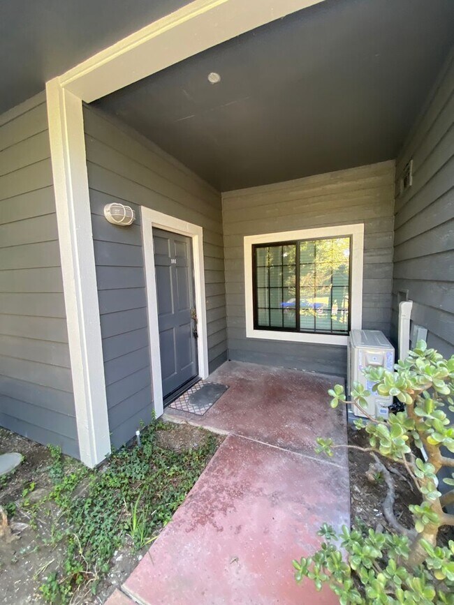 Building Photo - Completely Remodeled 2 Bedroom, 2 Bathroom...