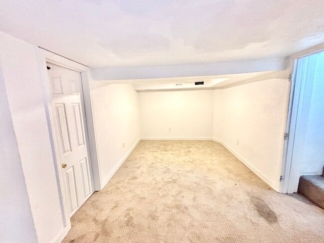 Building Photo - BALANCE OF SEPTEMBER RENT FREE!