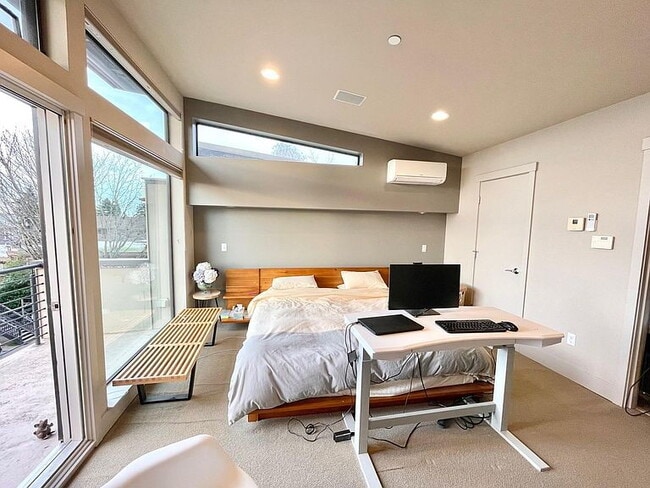 Building Photo - 107B 13th Ave E