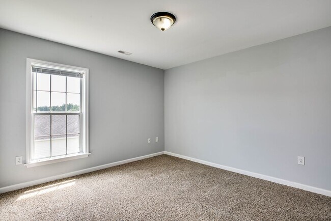 Building Photo - 43 Carlsbad Dr