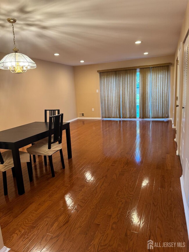 Building Photo - 286 Palombi Ct