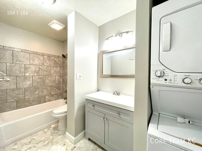 Building Photo - 3633 Walnut St