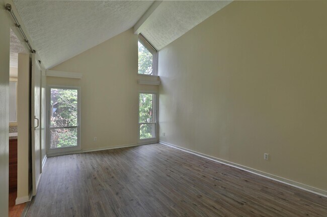 Building Photo - 4966 Wintersong Ln