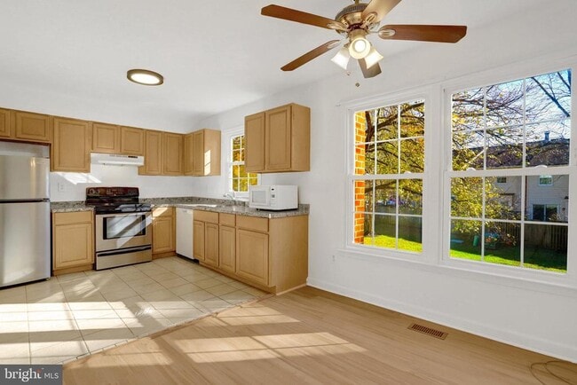 Building Photo - 9911 Whitewater Dr