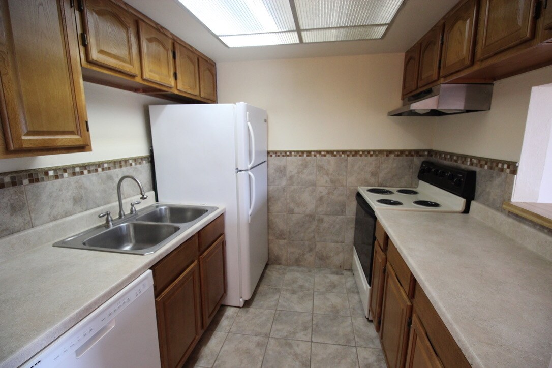 Building Photo - 8401 N New Braunfels Ave