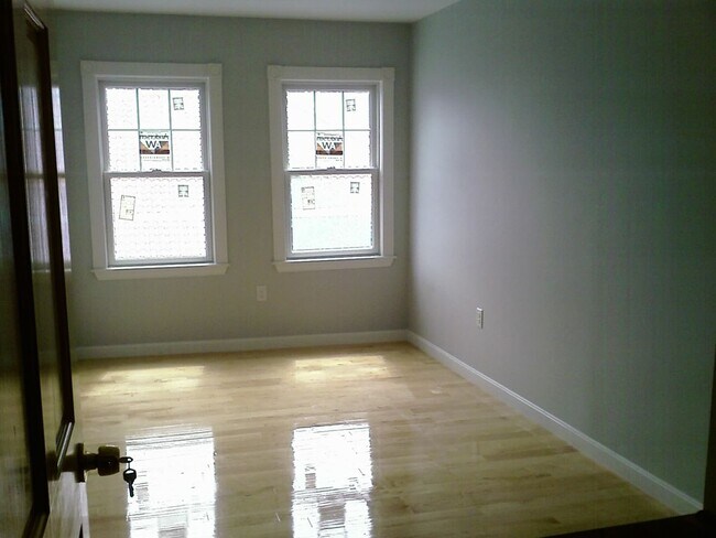 Building Photo - amazing 8 Bed 9 Bath available 9/1/26