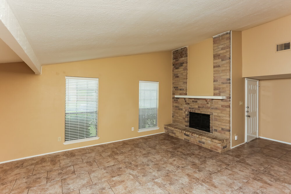 Building Photo - 515 Nora Ln