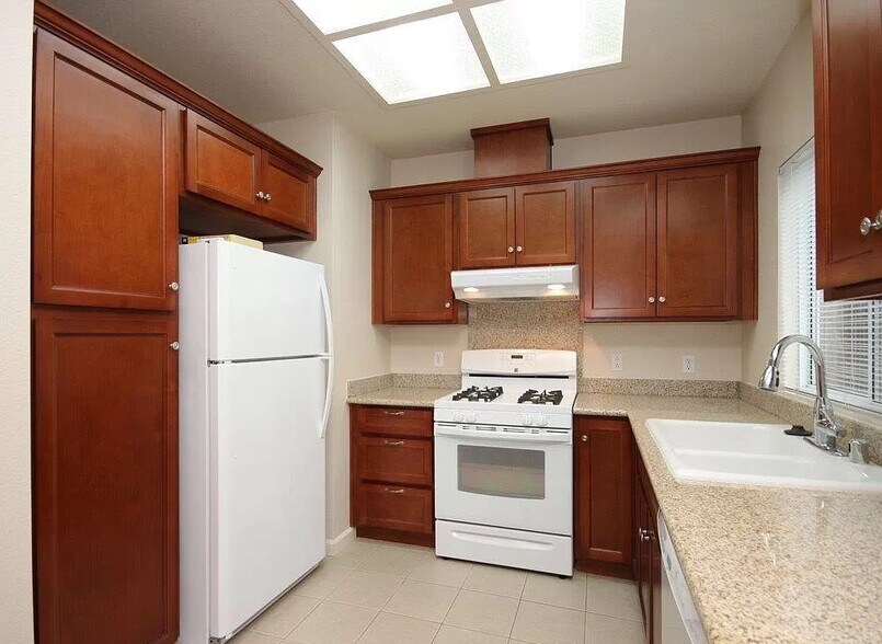 Building Photo - 9409 Laguna Pointe Way