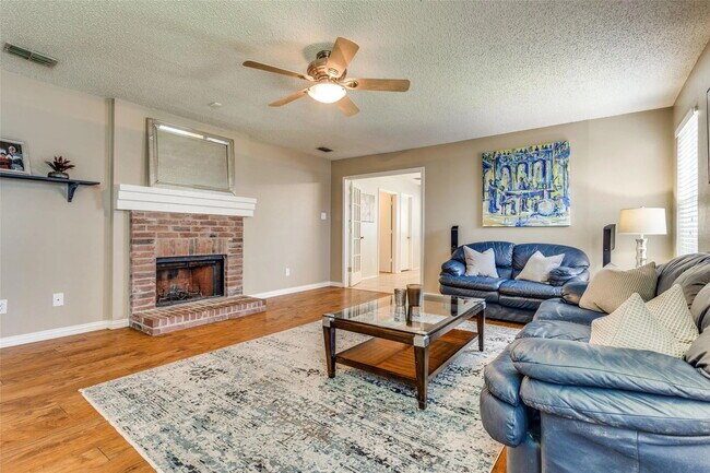 Building Photo - 4612 Wedgewood Dr