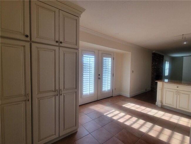 Building Photo - 3740 Clubland Dr