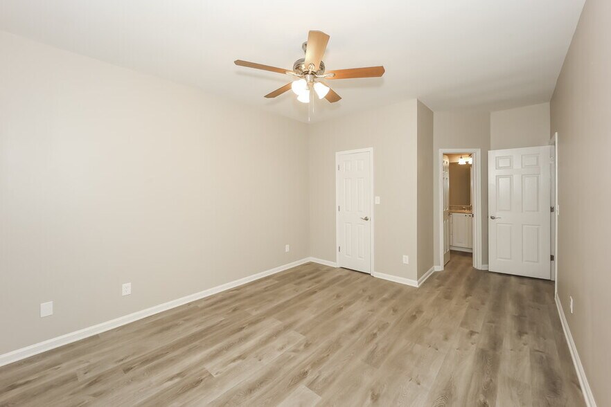 Building Photo - 542 N Fairfield Dr