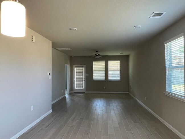 Building Photo - 2035 Myrtle Oak Ct