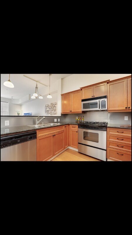 Building Photo - 530 4th Ave W